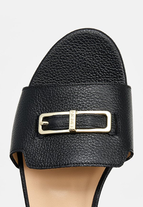 AIGNER LEONORA