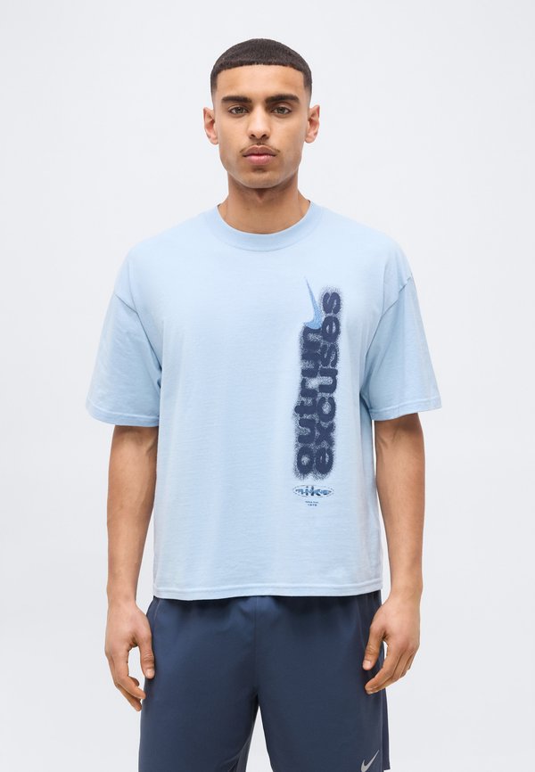 Nike Performance CREW SHORT LOOSE TOR - Print T-shirt - light armory blue/thunder blue