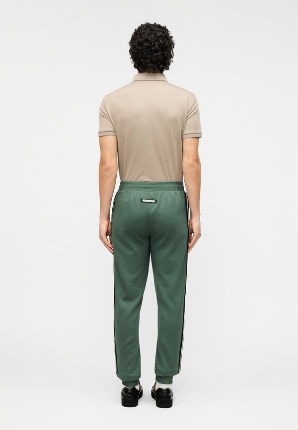 EA7 Emporio Armani TRAIN LOGO SERIES