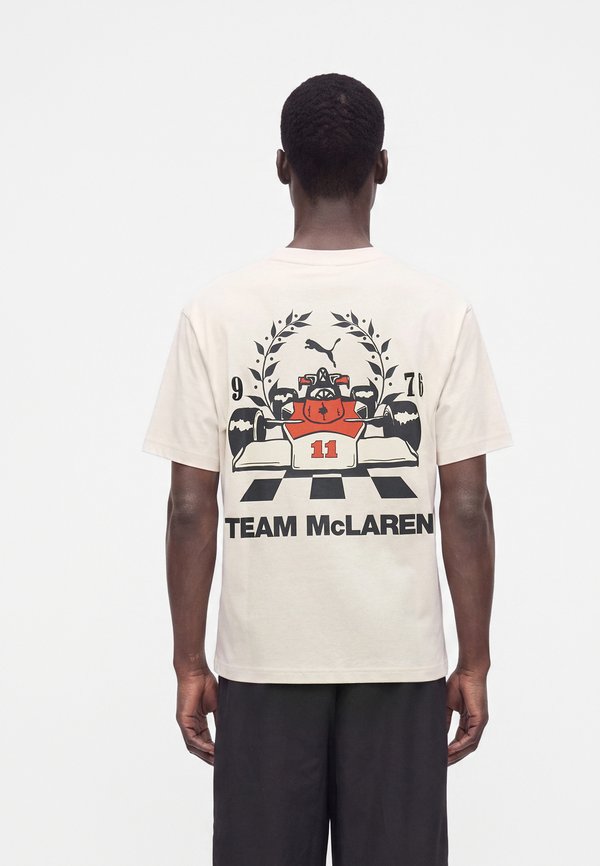 Puma MCLAREN RACING GRAPHIC - Print T-shirt - alpine snow