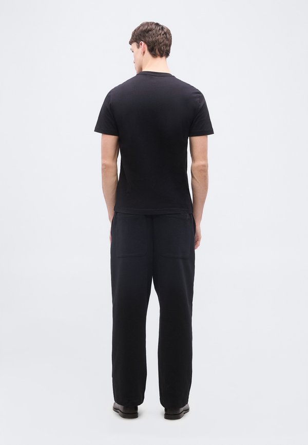 Calvin Klein SPLIT LINE LOGO GRAPHICS