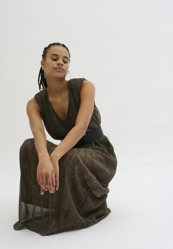 My Essential Wardrobe VIVIAN LONG
