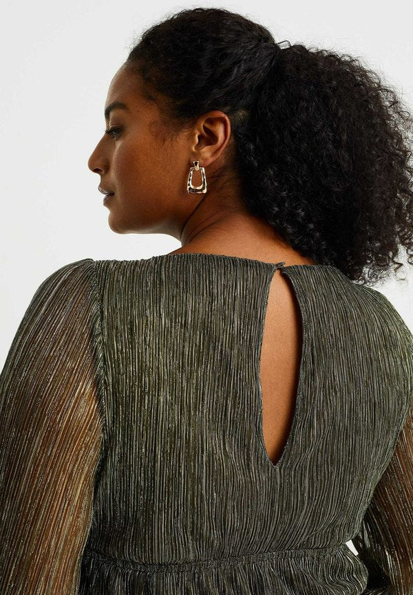 WE Fashion CURVE