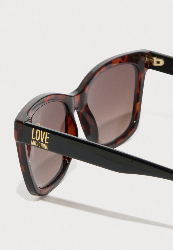 Love Moschino