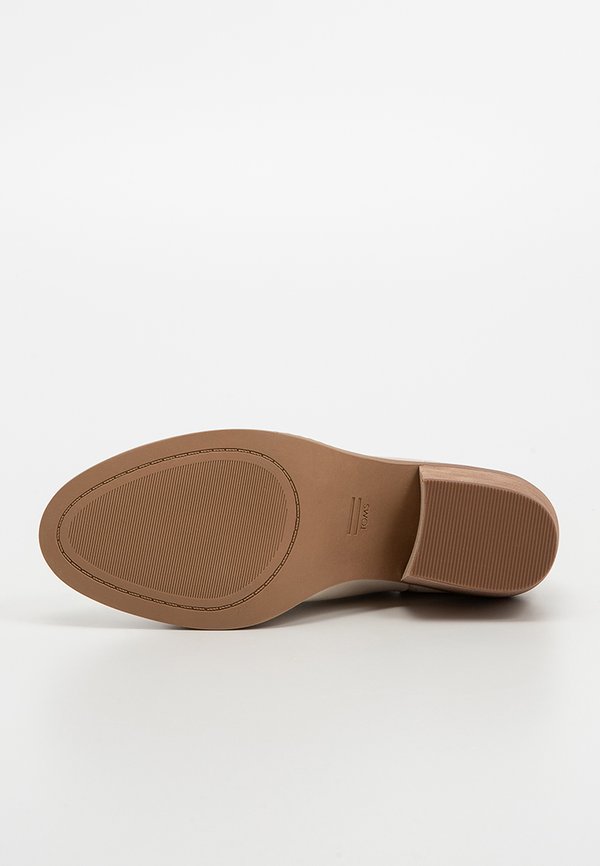 TOMS EVERLY