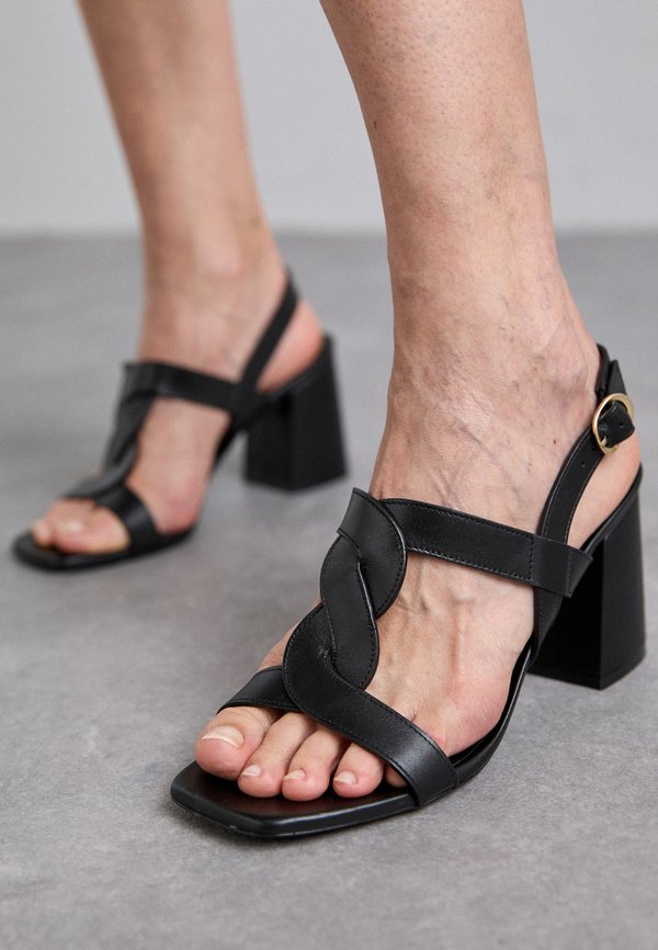 Stuart Weitzman IBIZA SLINGBACK