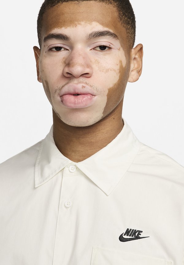 Nike Sportswear SHORT-SLEEVE OXFORD