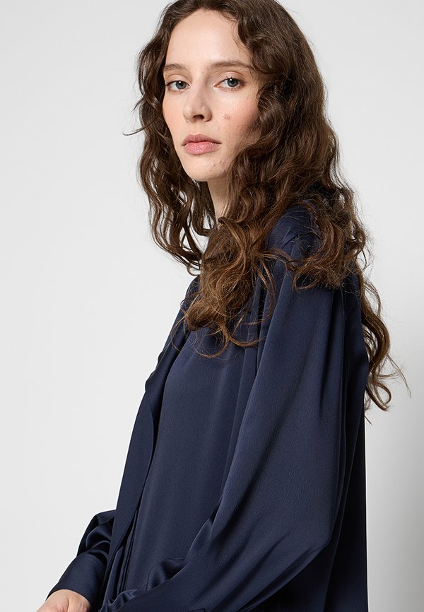 Victoria Beckham LOOSE FIT
