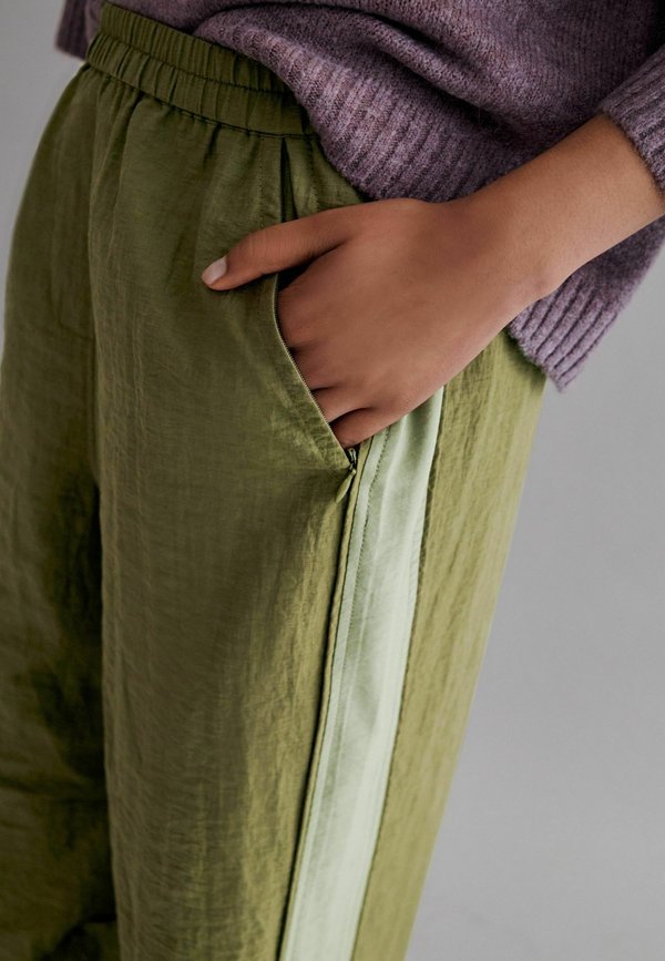Next SIDE STRIPE PULL ON