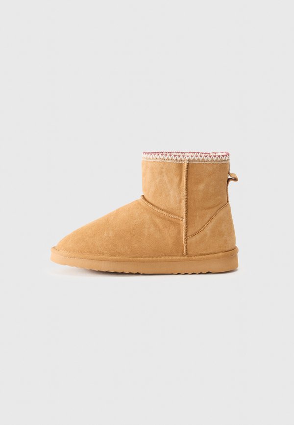 Pier One by Zalando