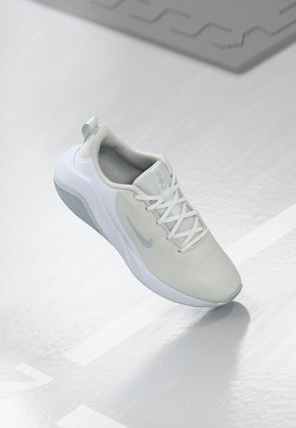 Nike Performance AIR ZOOM BELLA 7 - Training shoe - white/pure platinum-coloured/white