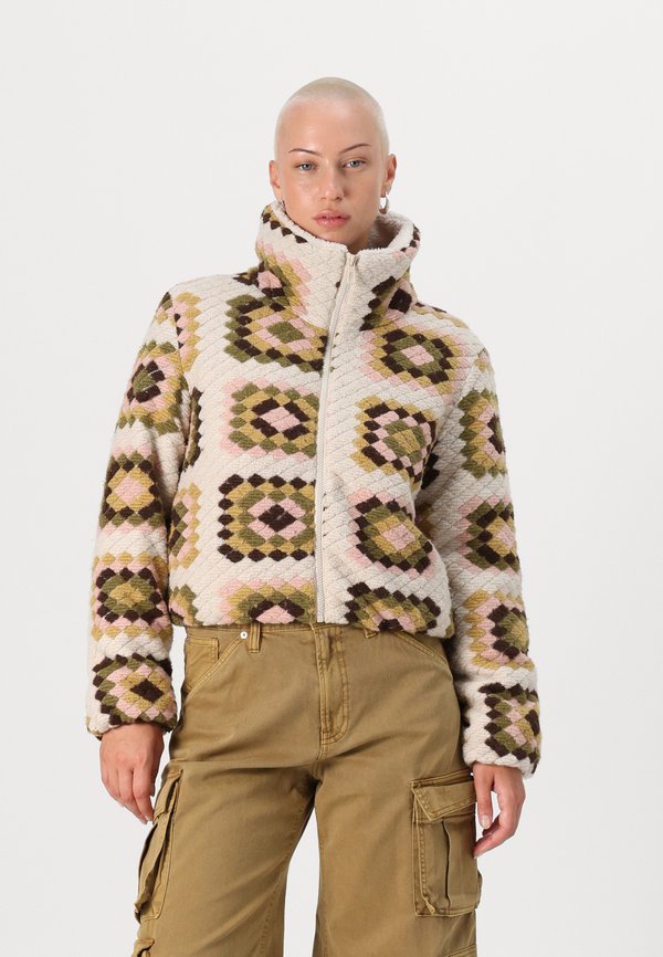 ONLY Petite ONLVIBBE PUFFER JACKET