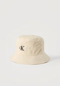 Calvin Klein SMALL MONOGRAM BUCKET UNISEX - Hat - bone white