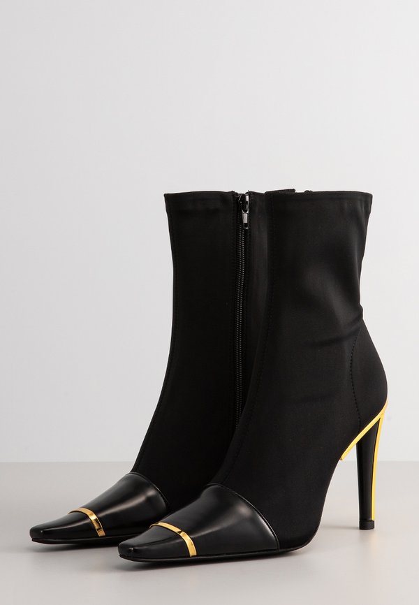 Jeffrey Campbell CLOCKWISE