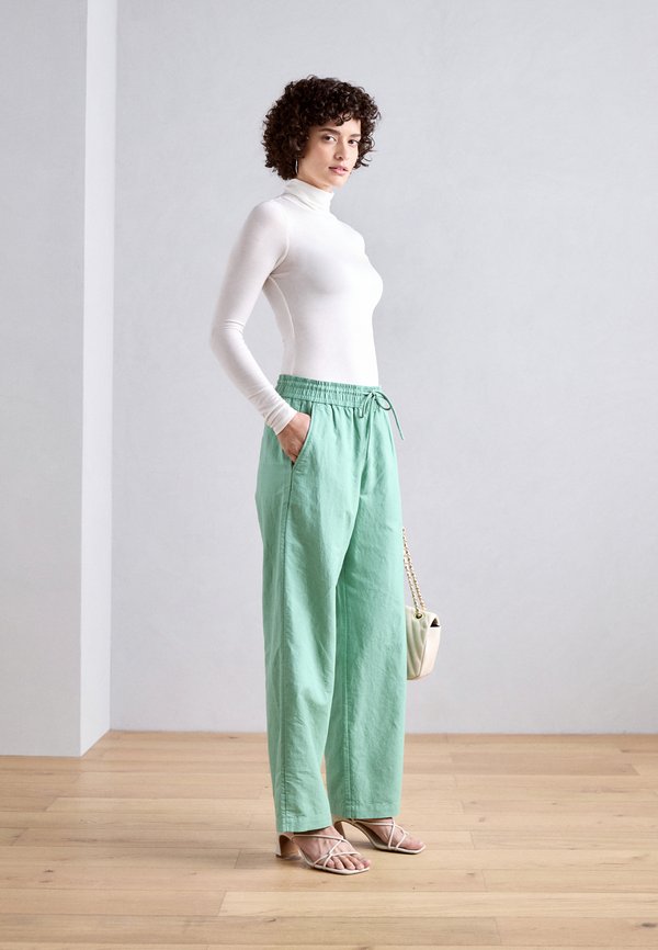 Scotch & Soda CORE ROLL UP NECK LONG SLEEVE
