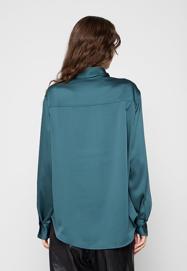 Victoria Beckham LOOSE FIT