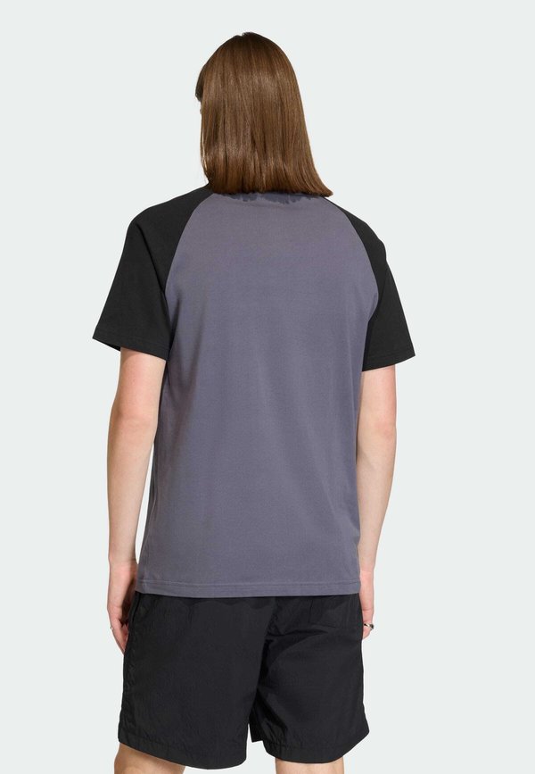 adidas Originals CHEST
