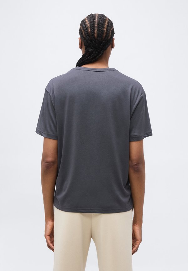 EA7 Emporio Armani TRAIN CORE LADY RELAX  TEE