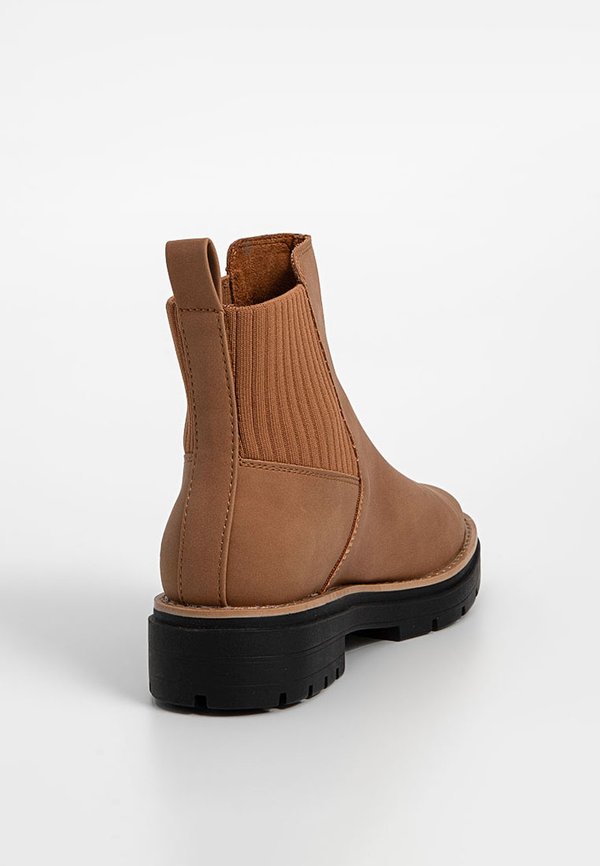 TOMS CORT