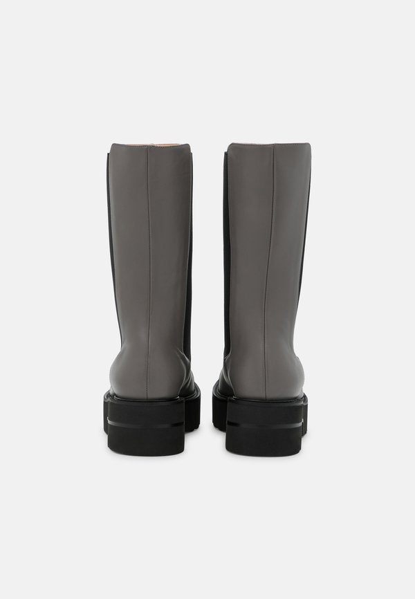 Stuart Weitzman PRESLEY ULTRALIFT BOOTIE