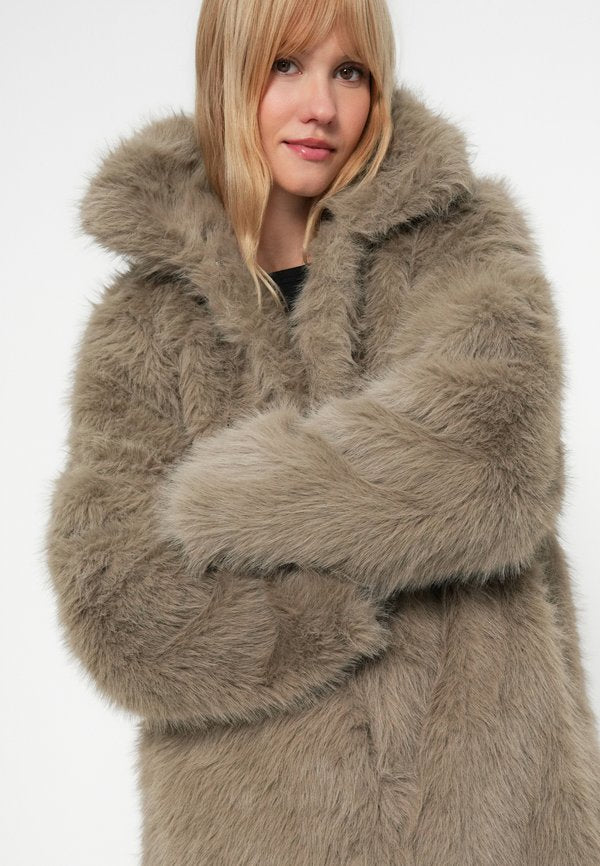 Noisy May Faux fur