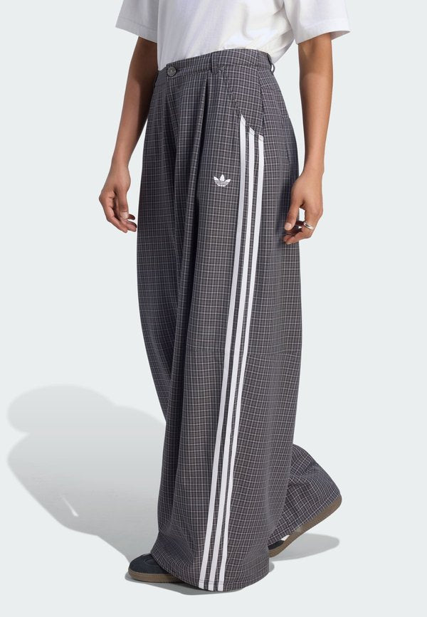 adidas Originals CHECKS TROUSER LOOSE PANTS - Trousers - black   grey three   utility black