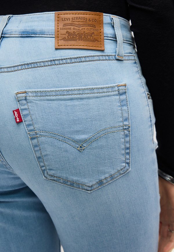 Levi's® 721® HIGH RISE SKINNY
