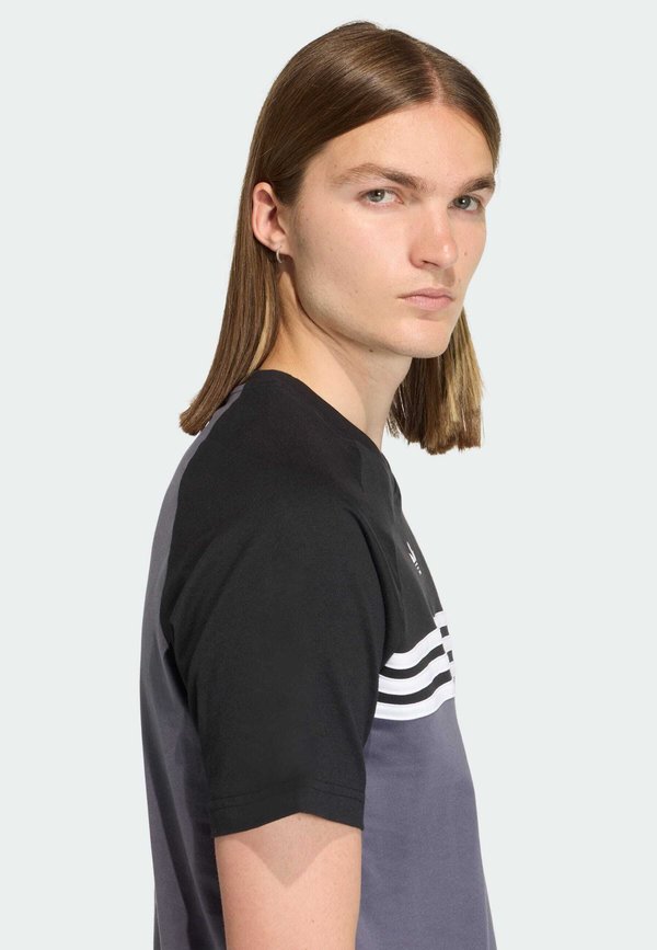 adidas Originals CHEST