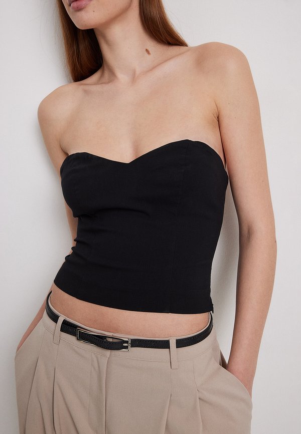 NA-KD STRAPLESS TIGHT