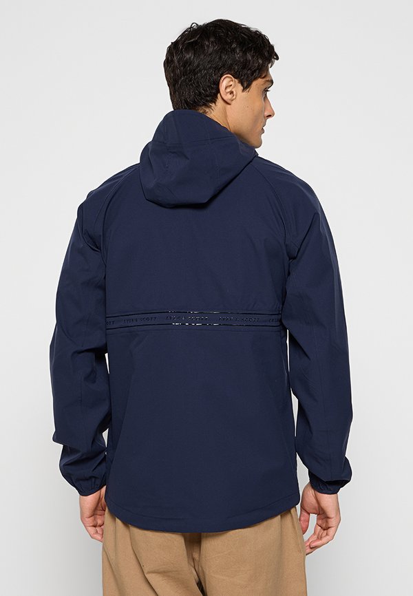 Lyle & Scott
