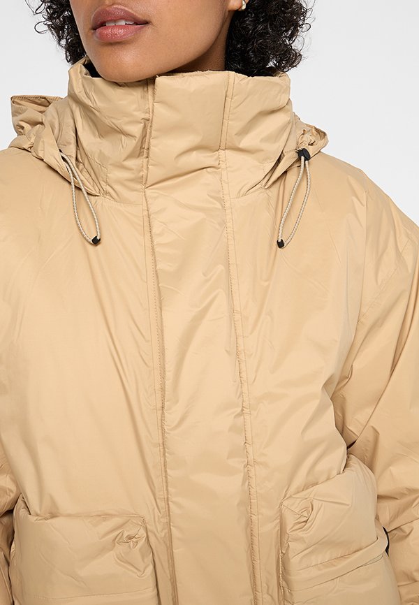 Rains VARDO BOMBER