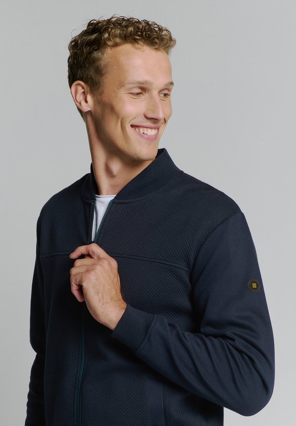 NO EXCESS FULL ZIPPER