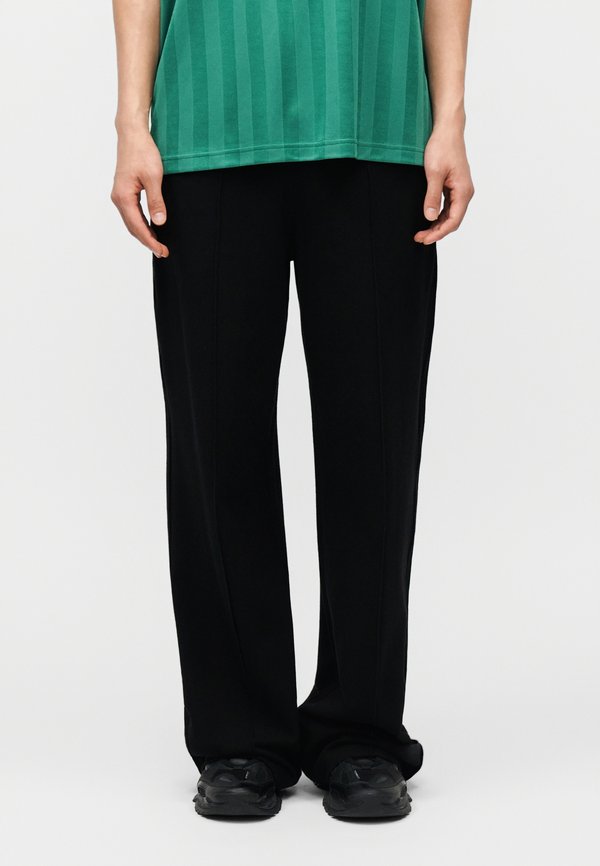 Han Kjøbenhavn LOGO TRAINING TROUSERS
