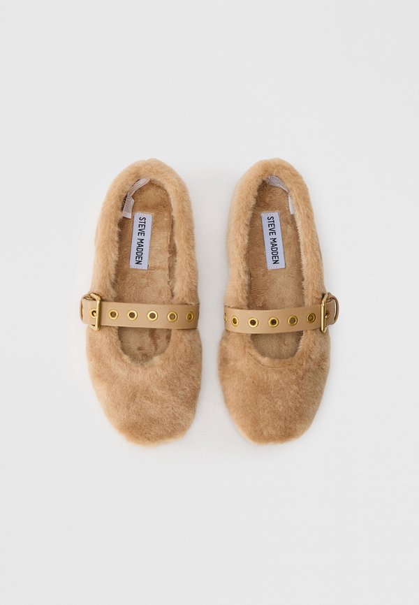 Steve Madden TOASTY