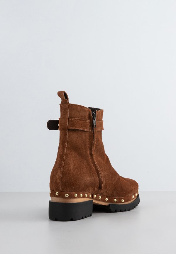 Scholl
