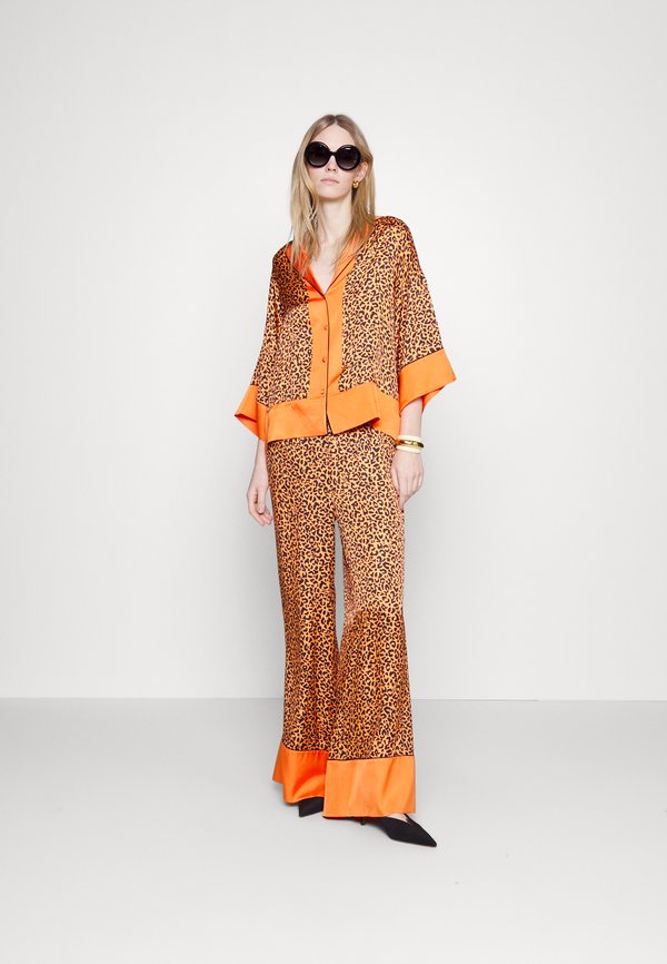 KARL LAGERFELD LEOPARD