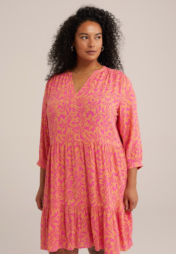 WE Fashion CURVE