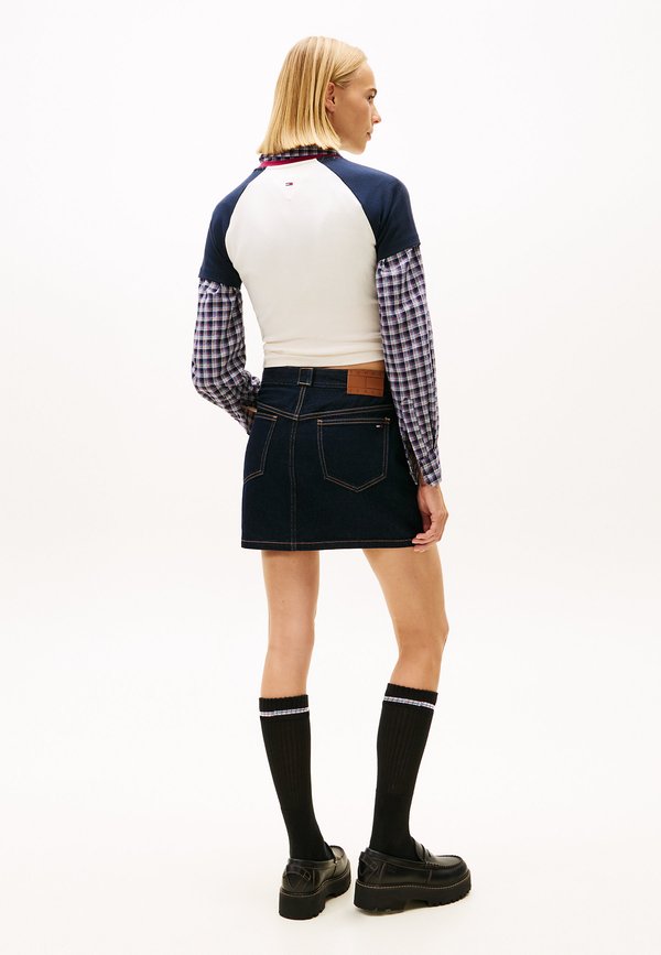 Tommy Jeans FLAG EMBROIDERY DENIM STRAIGHT MINI SKIRT