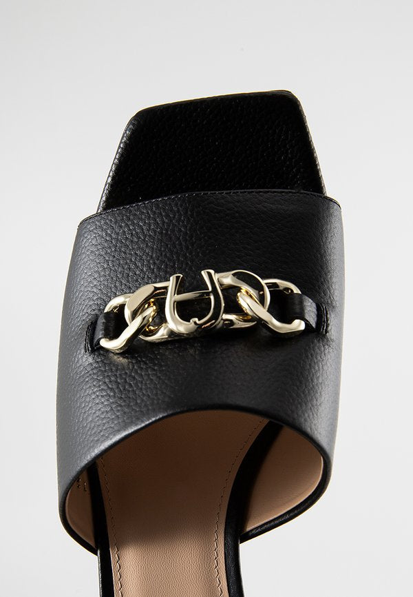 AIGNER HANNAH 13