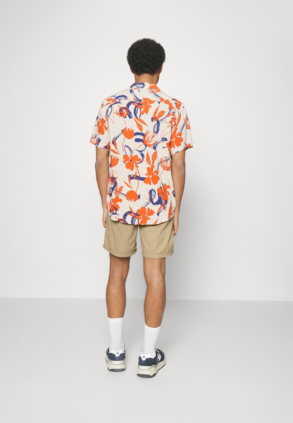 Pier One by Zalando