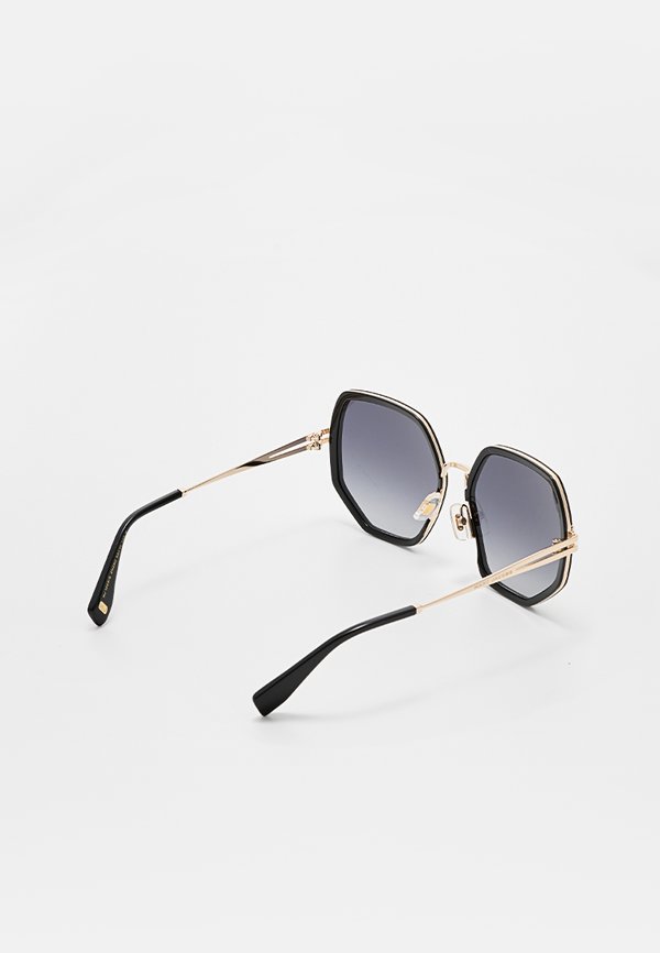 MARC JACOBS