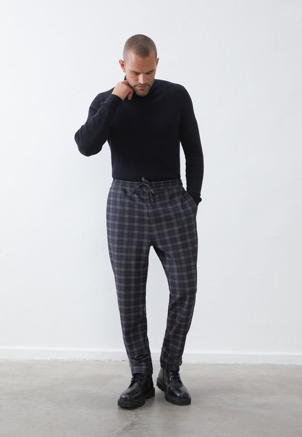Pier One by Zalando