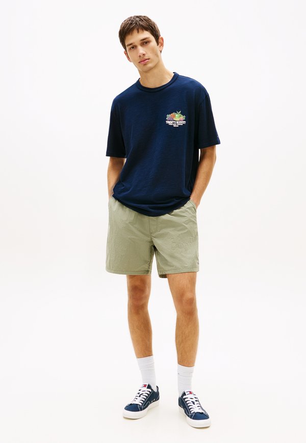 Tommy Jeans GRAPHIC TEXTURED RELAXED CREW NECK T-SHIRT