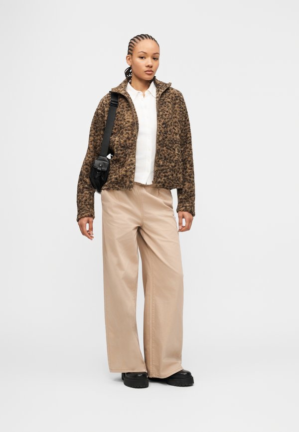 Vero Moda VMVALERIA PULL UP