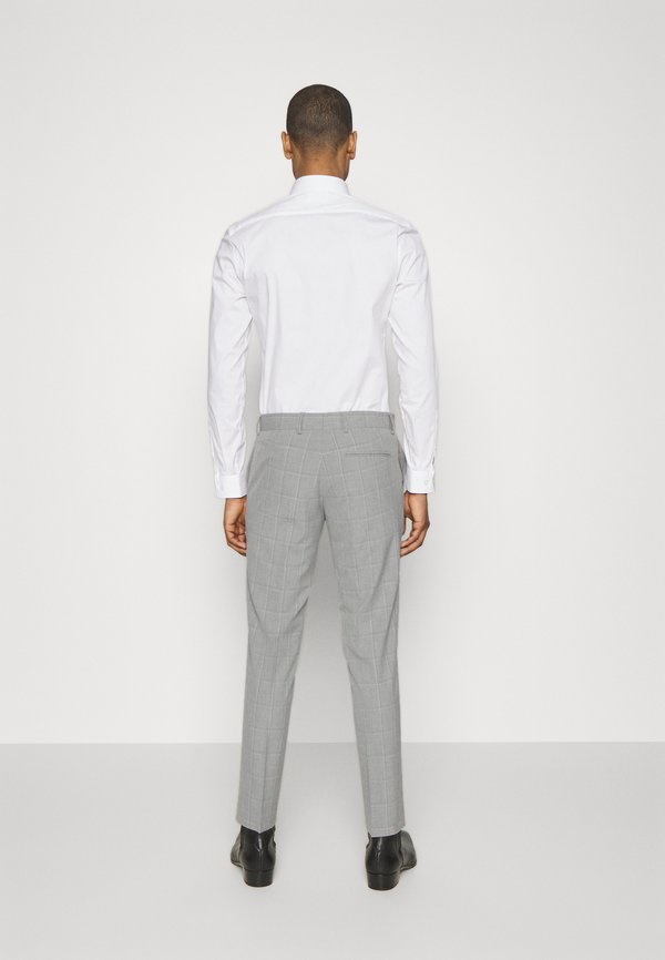 Isaac Dewhirst THE FASHION SUIT PEAK OCCASION DESIGN