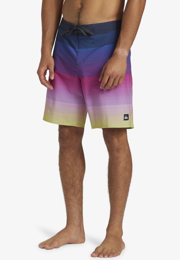 Quiksilver  MASSIVE