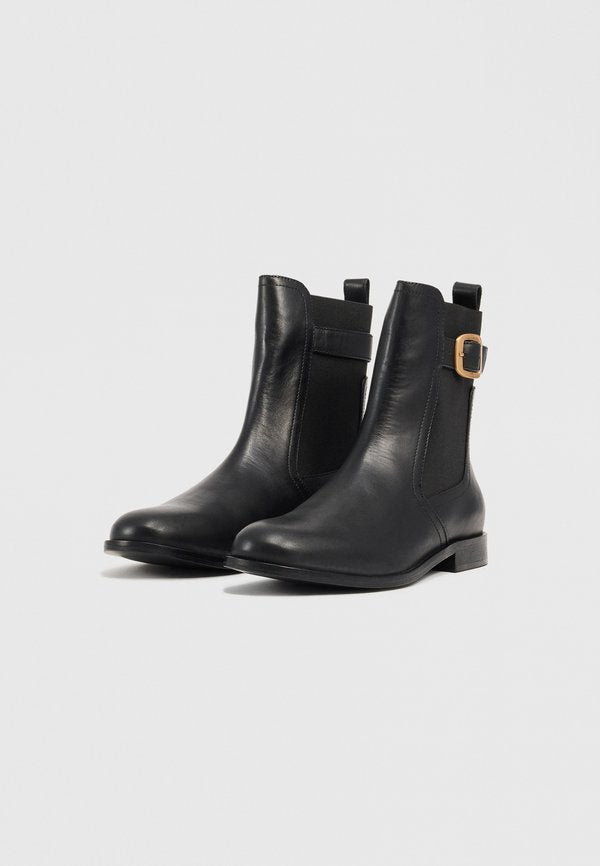 TWINSET