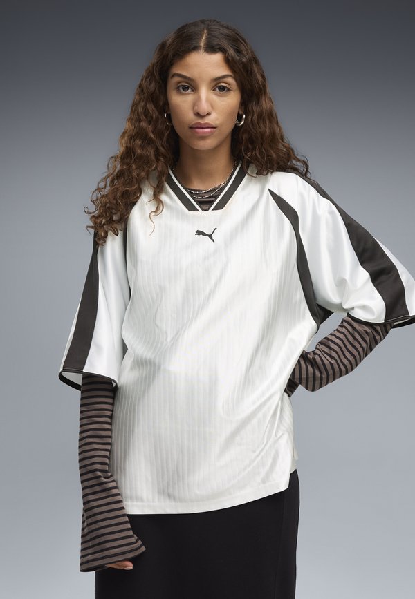 Puma T7 OVERSIZED FUSSBALLTRIKOT - Football jersey - white
