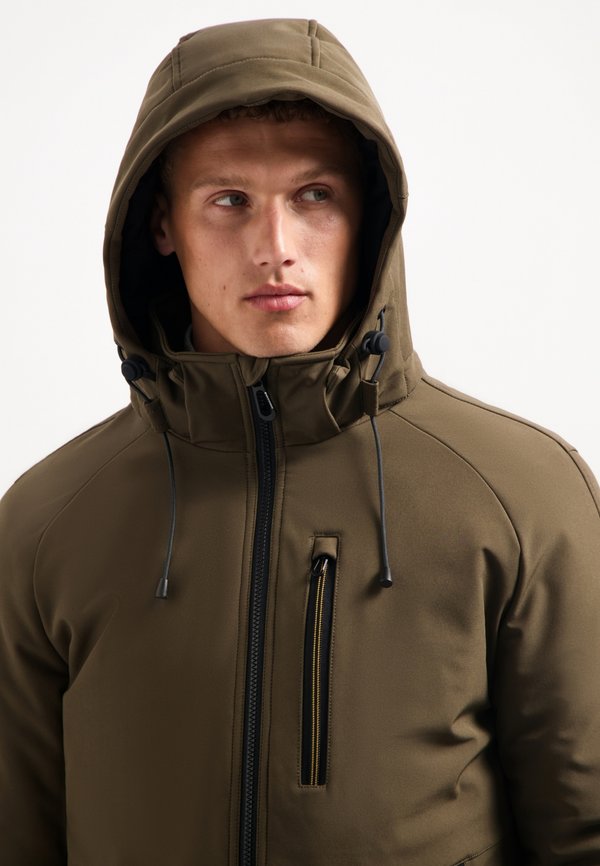 NO EXCESS SOFTSHELL JACKET