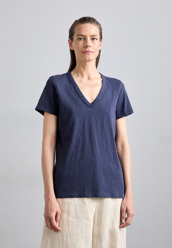 rag & bone THE SLUB VEE
